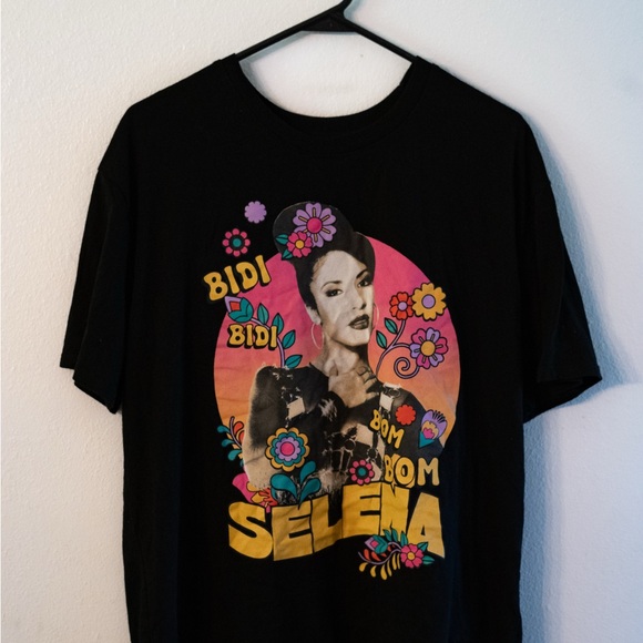 selena Tops - Black Graphic Short Sleeve Tee